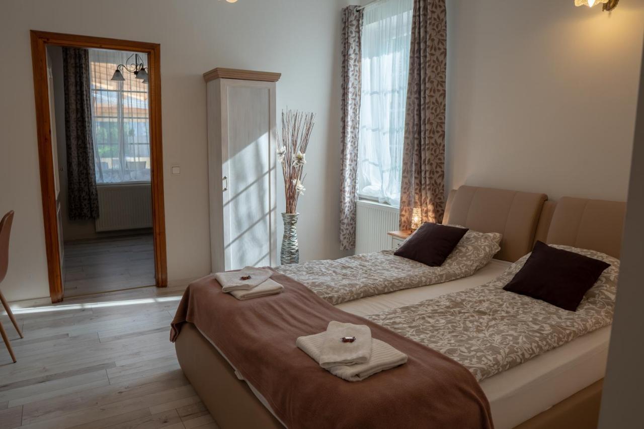 Bed and Breakfast F57 - Franko Csaladi Panzio Balatonlelle Exteriér fotografie