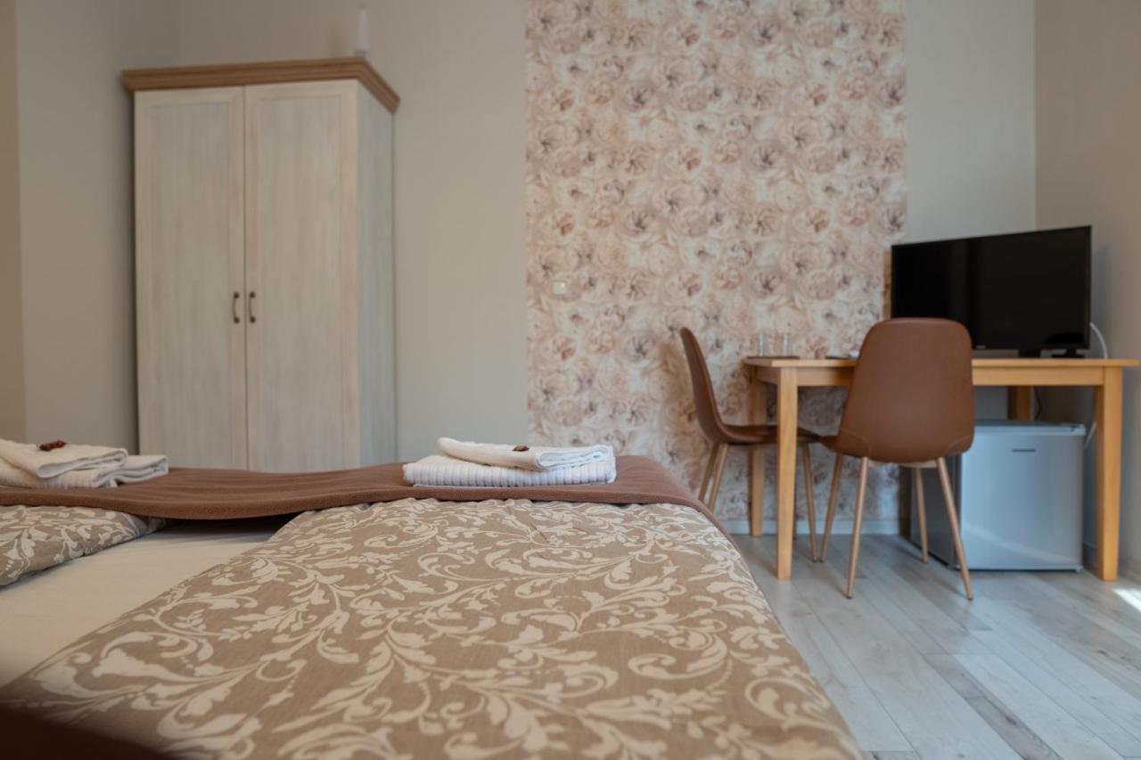 Bed and Breakfast F57 - Franko Csaladi Panzio Balatonlelle Exteriér fotografie