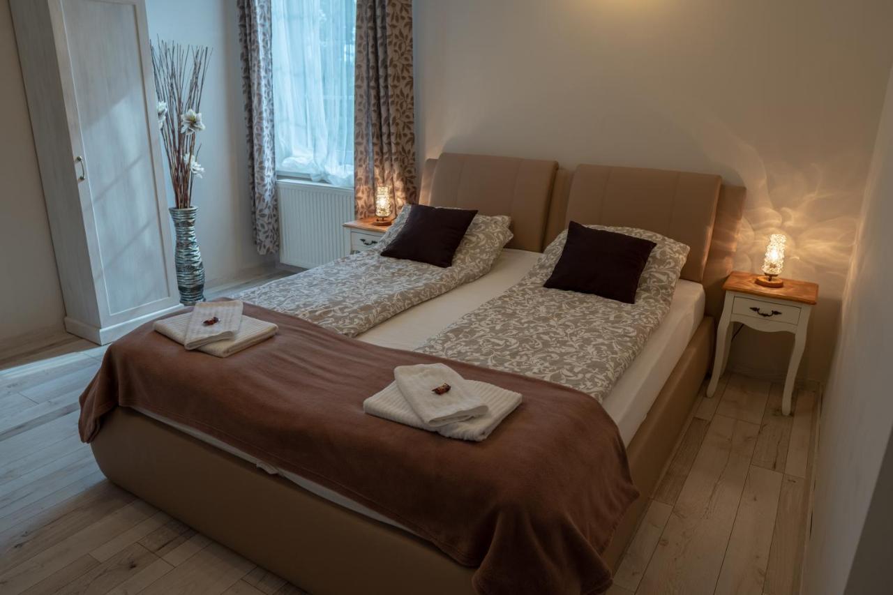 Bed and Breakfast F57 - Franko Csaladi Panzio Balatonlelle Exteriér fotografie
