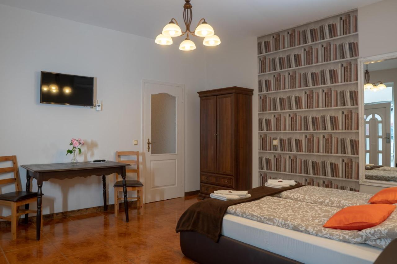 Bed and Breakfast F57 - Franko Csaladi Panzio Balatonlelle Exteriér fotografie