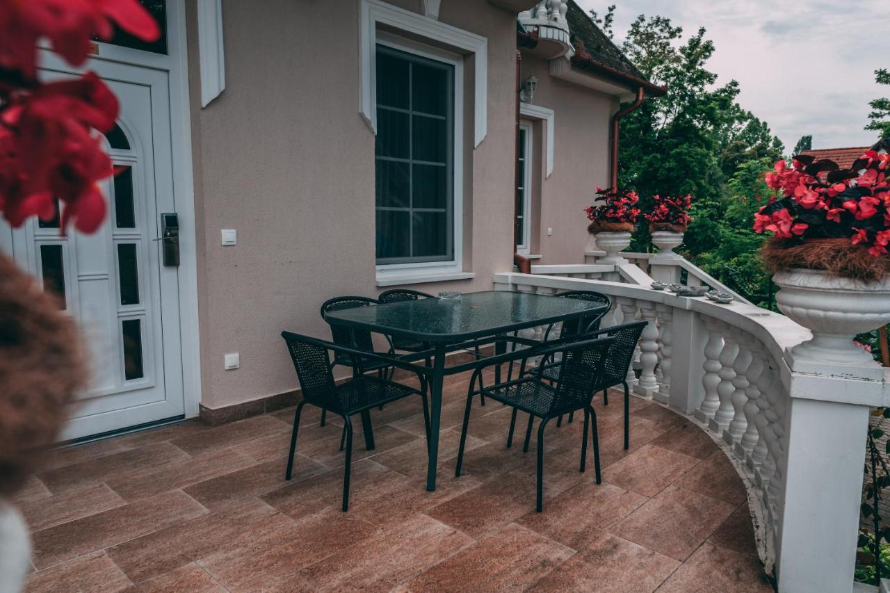Bed and Breakfast F57 - Franko Csaladi Panzio Balatonlelle Exteriér fotografie