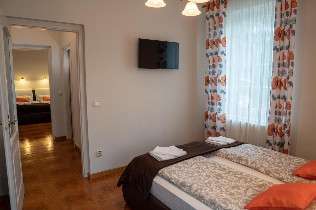 Bed and Breakfast F57 - Franko Csaladi Panzio Balatonlelle Exteriér fotografie