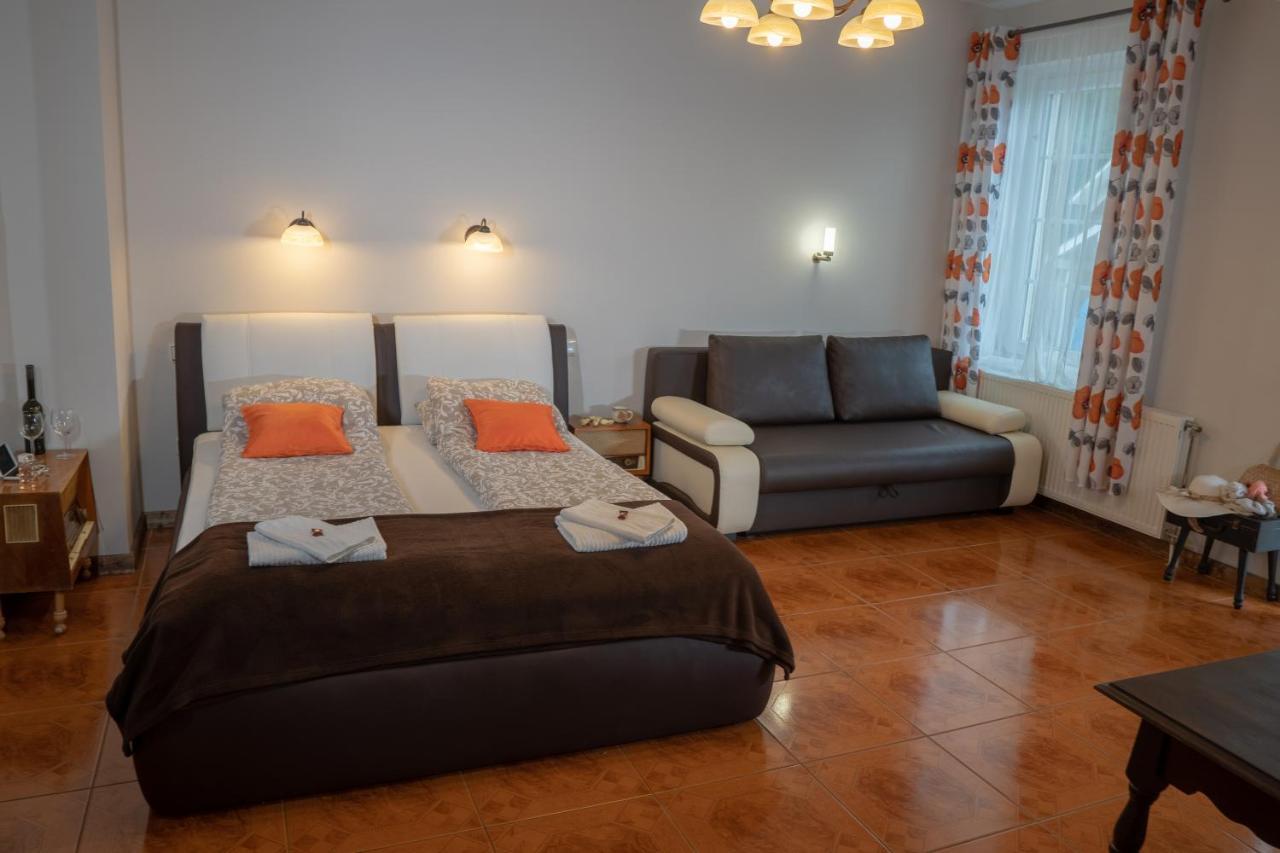 Bed and Breakfast F57 - Franko Csaladi Panzio Balatonlelle Exteriér fotografie