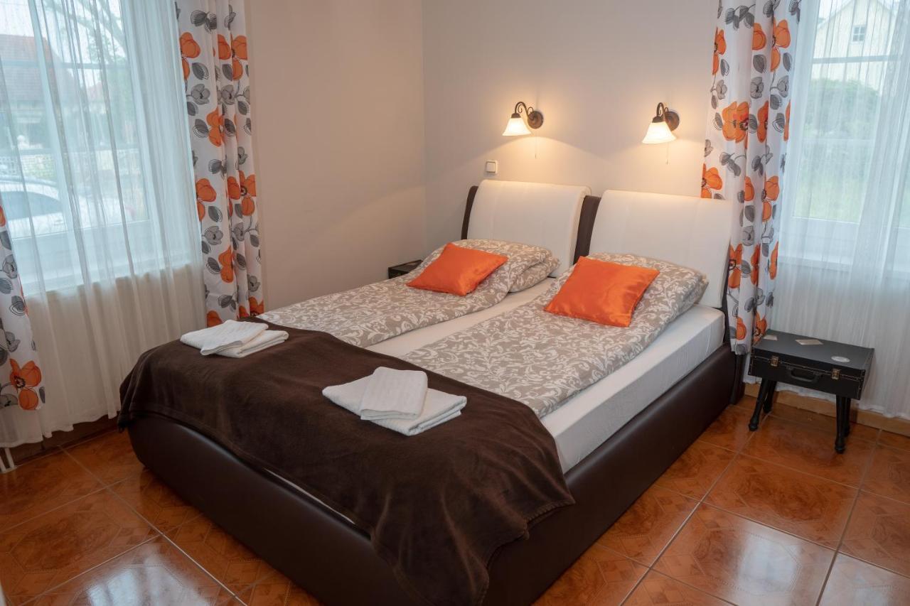 Bed and Breakfast F57 - Franko Csaladi Panzio Balatonlelle Exteriér fotografie