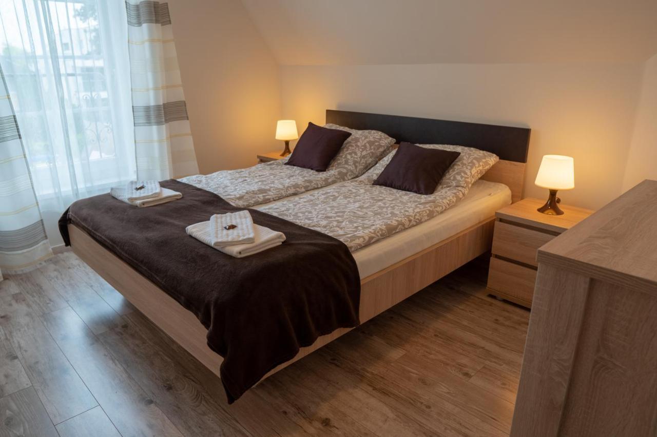 Bed and Breakfast F57 - Franko Csaladi Panzio Balatonlelle Exteriér fotografie