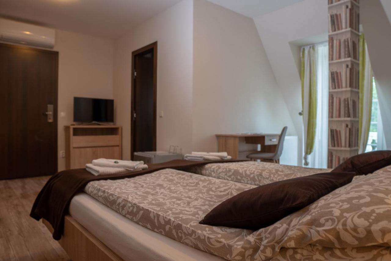 Bed and Breakfast F57 - Franko Csaladi Panzio Balatonlelle Exteriér fotografie