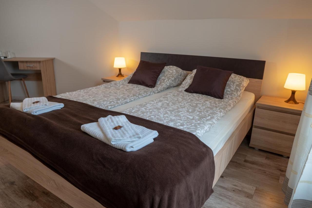 Bed and Breakfast F57 - Franko Csaladi Panzio Balatonlelle Exteriér fotografie