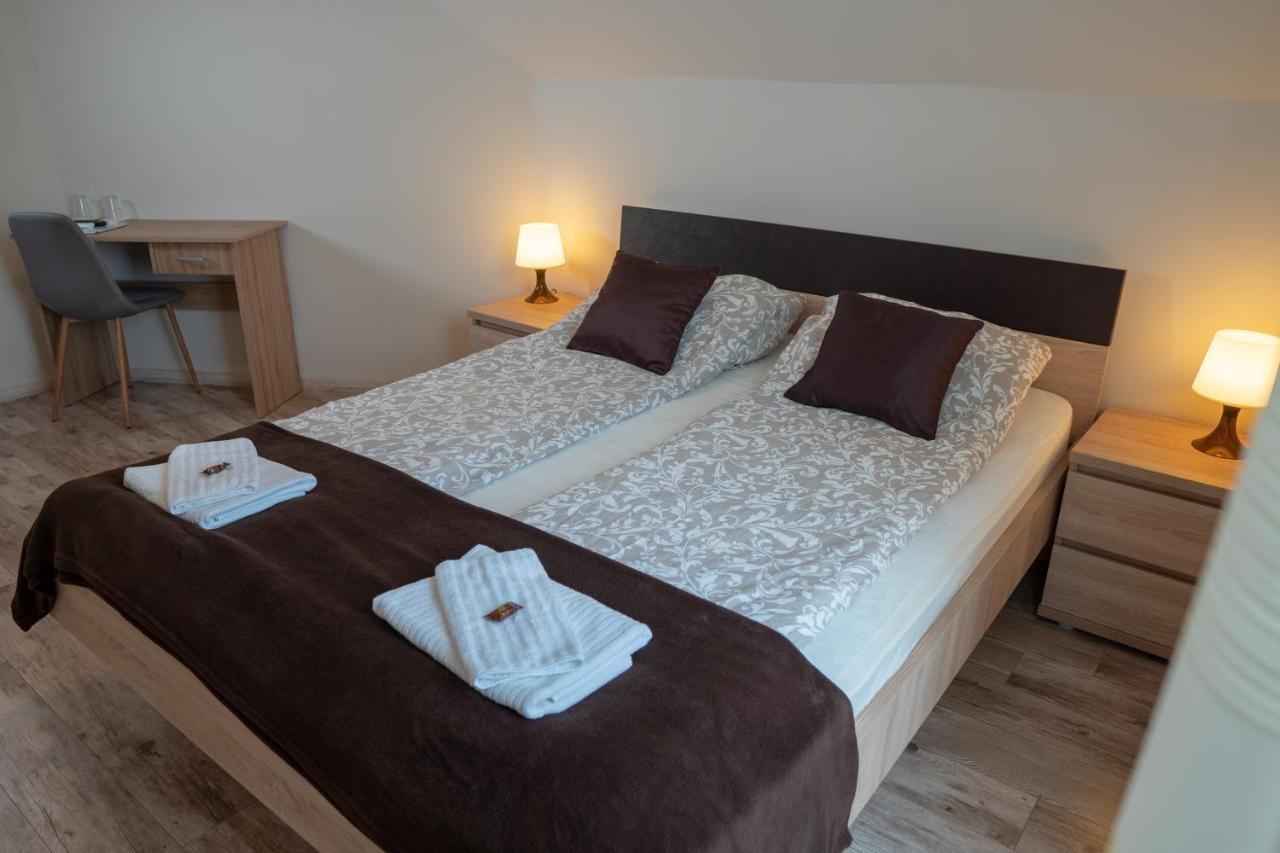 Bed and Breakfast F57 - Franko Csaladi Panzio Balatonlelle Exteriér fotografie