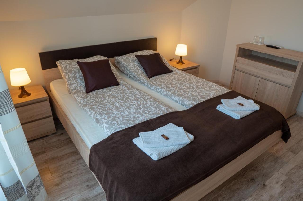 Bed and Breakfast F57 - Franko Csaladi Panzio Balatonlelle Exteriér fotografie