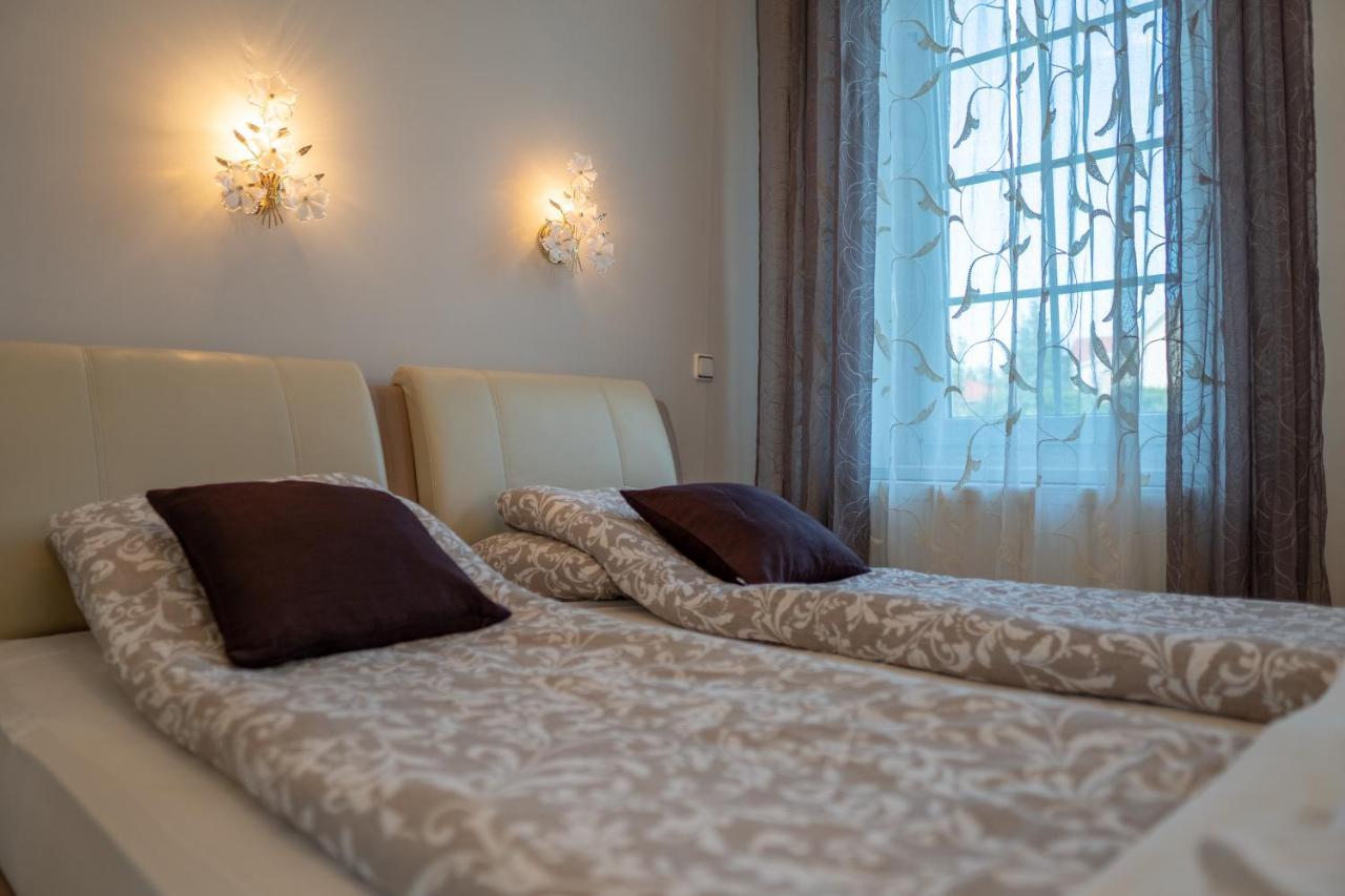 Bed and Breakfast F57 - Franko Csaladi Panzio Balatonlelle Exteriér fotografie