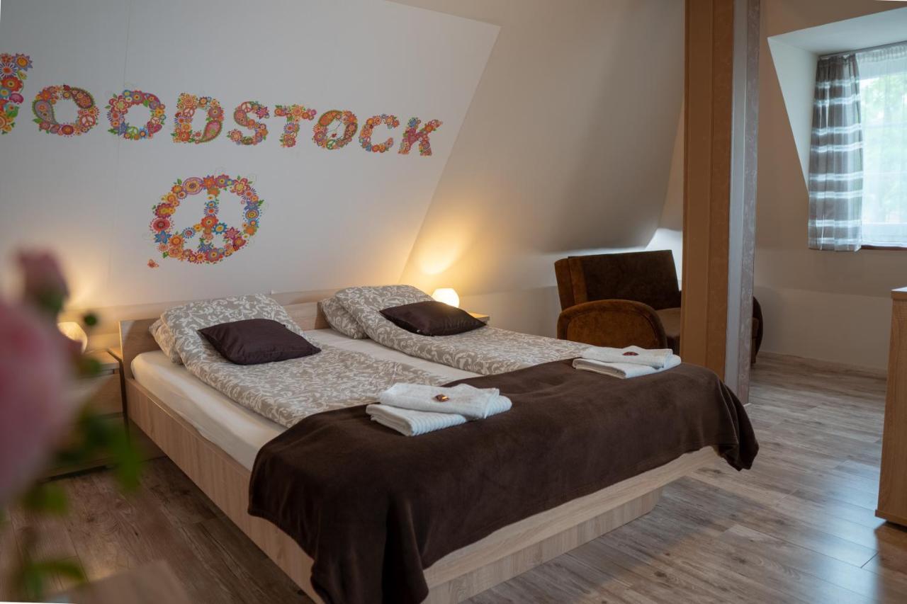 Bed and Breakfast F57 - Franko Csaladi Panzio Balatonlelle Exteriér fotografie