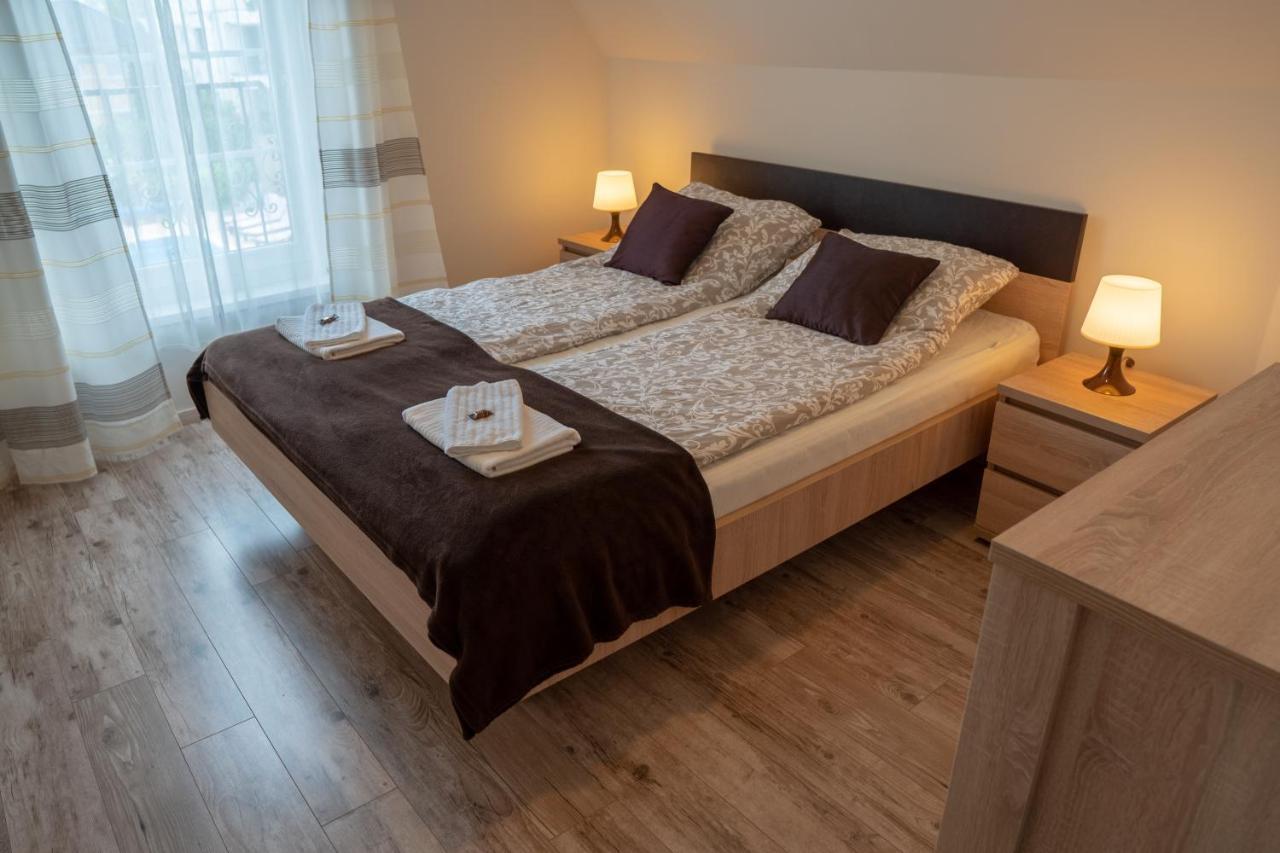 Bed and Breakfast F57 - Franko Csaladi Panzio Balatonlelle Exteriér fotografie