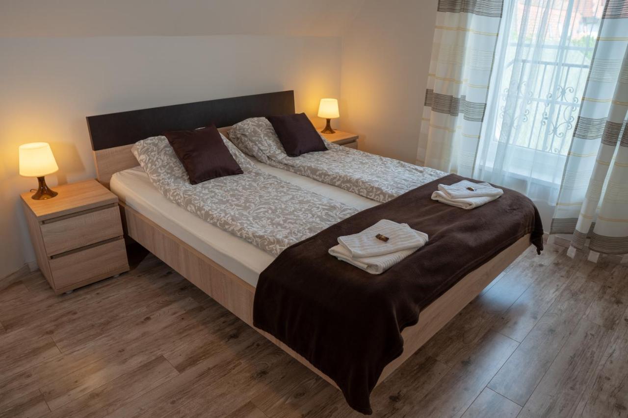 Bed and Breakfast F57 - Franko Csaladi Panzio Balatonlelle Exteriér fotografie