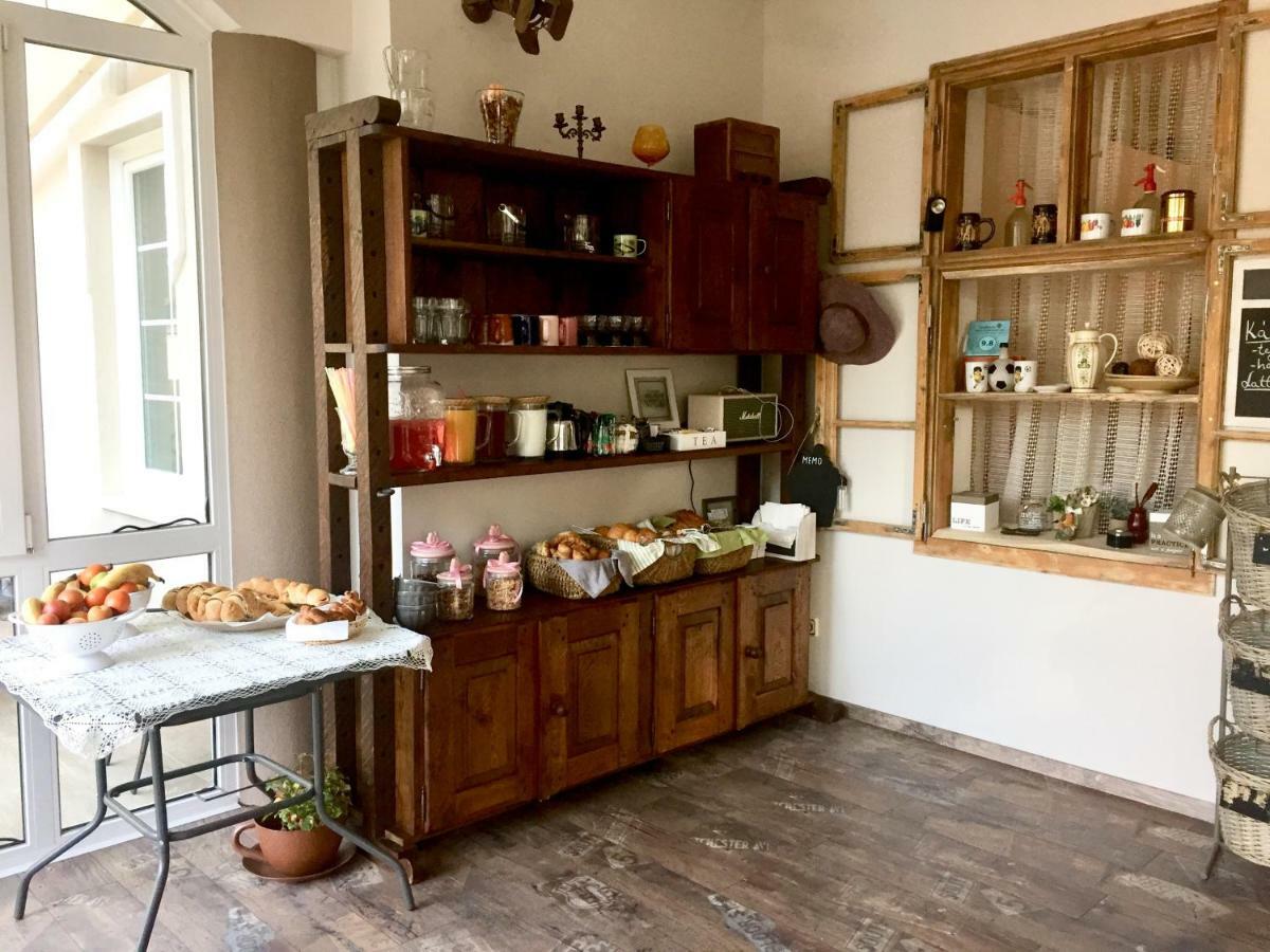 Bed and Breakfast F57 - Franko Csaladi Panzio Balatonlelle Exteriér fotografie