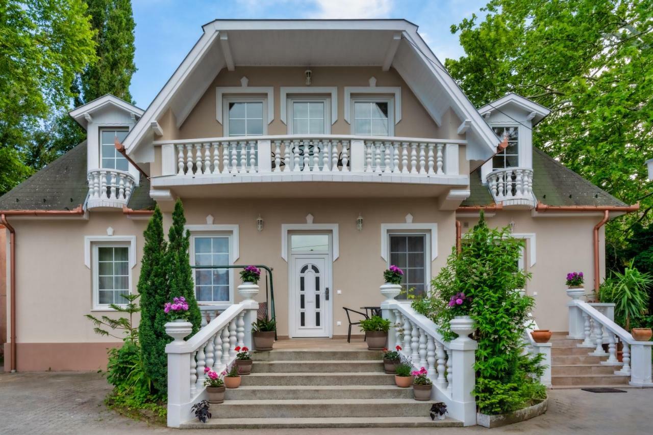 Bed and Breakfast F57 - Franko Csaladi Panzio Balatonlelle Exteriér fotografie